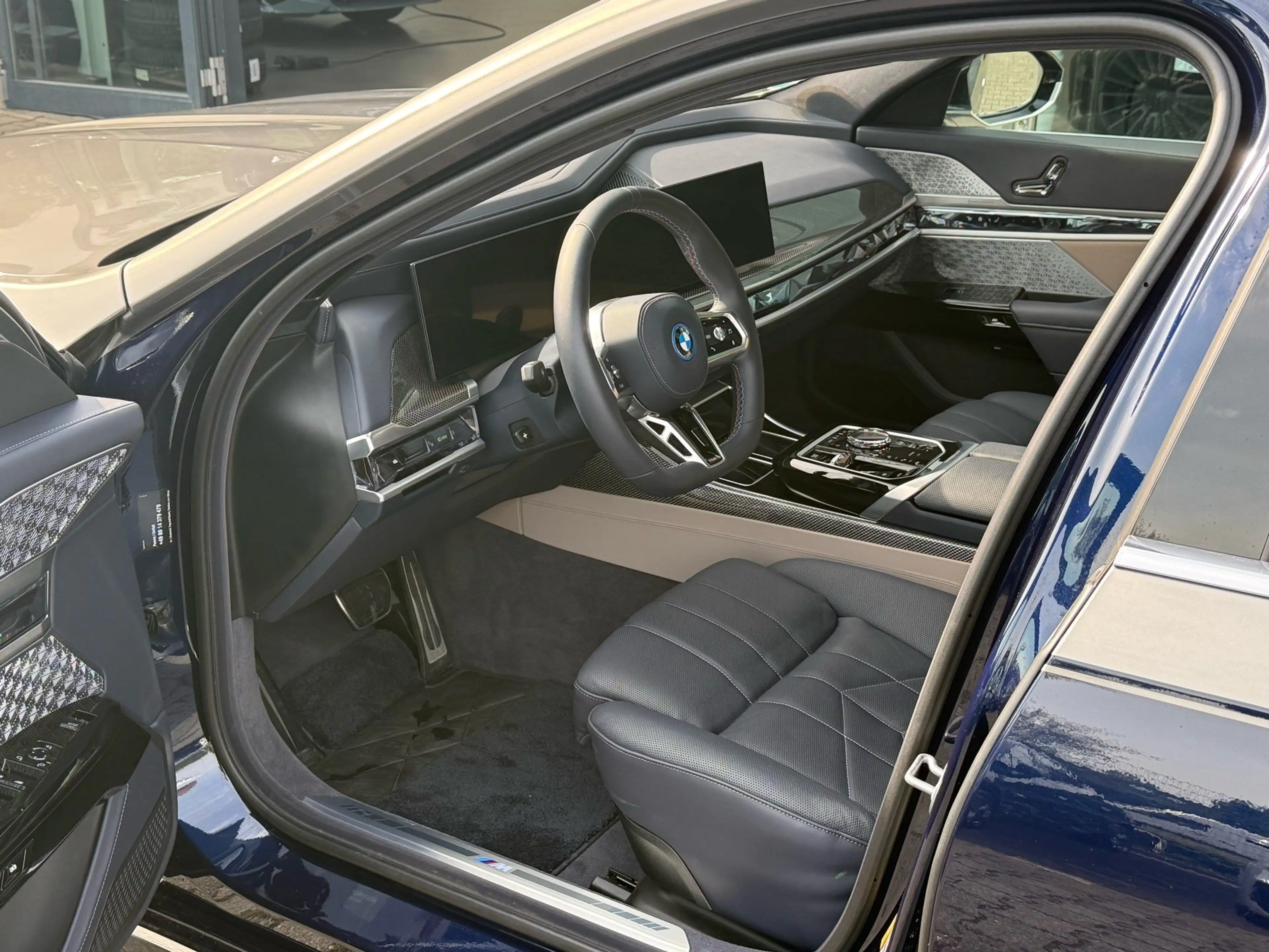 BMW i7 M70 xDrive //ExecutiveLoungeSeating TwoTone — photo 5