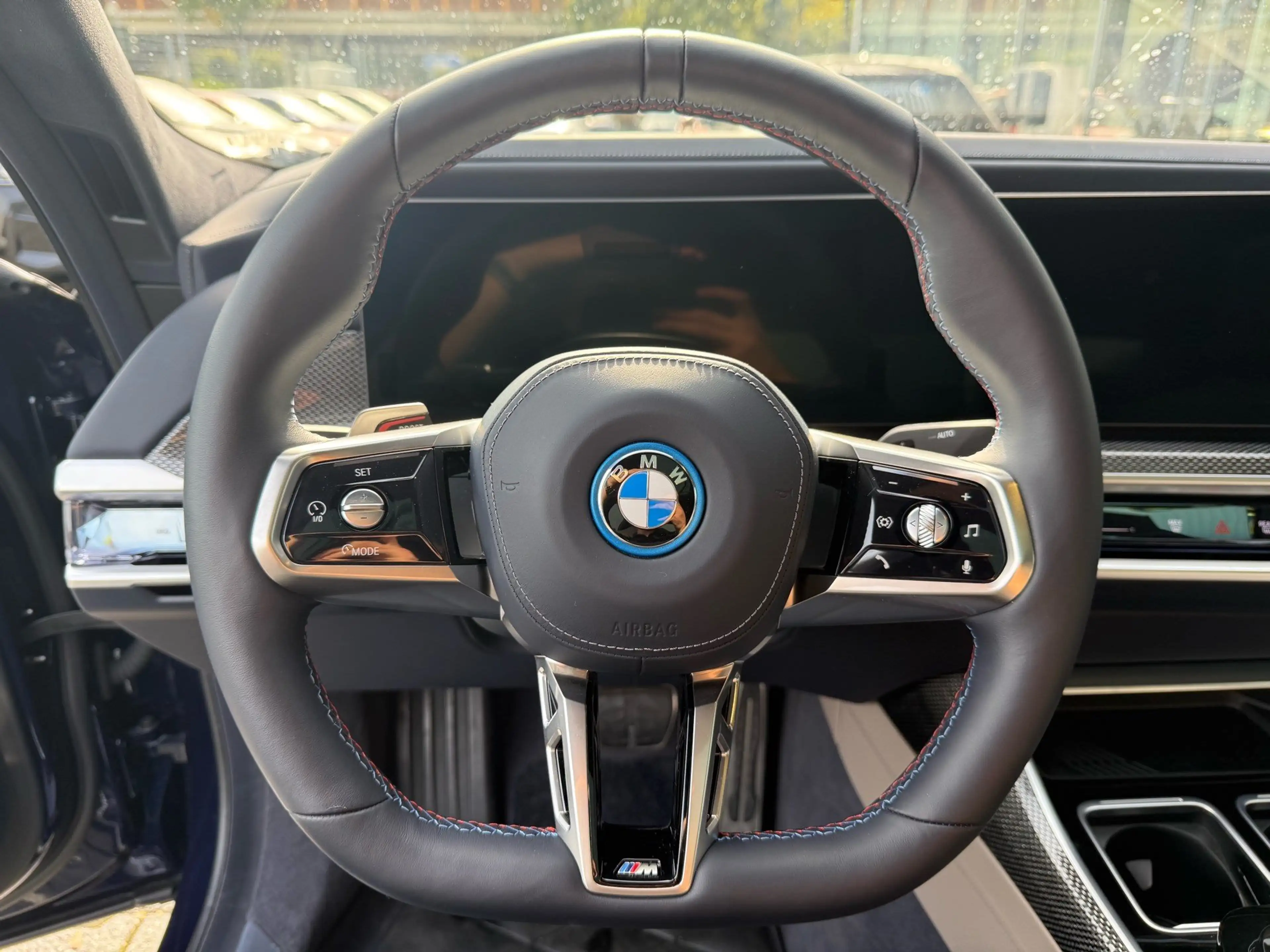 BMW i7 M70 xDrive //ExecutiveLoungeSeating TwoTone — photo 11