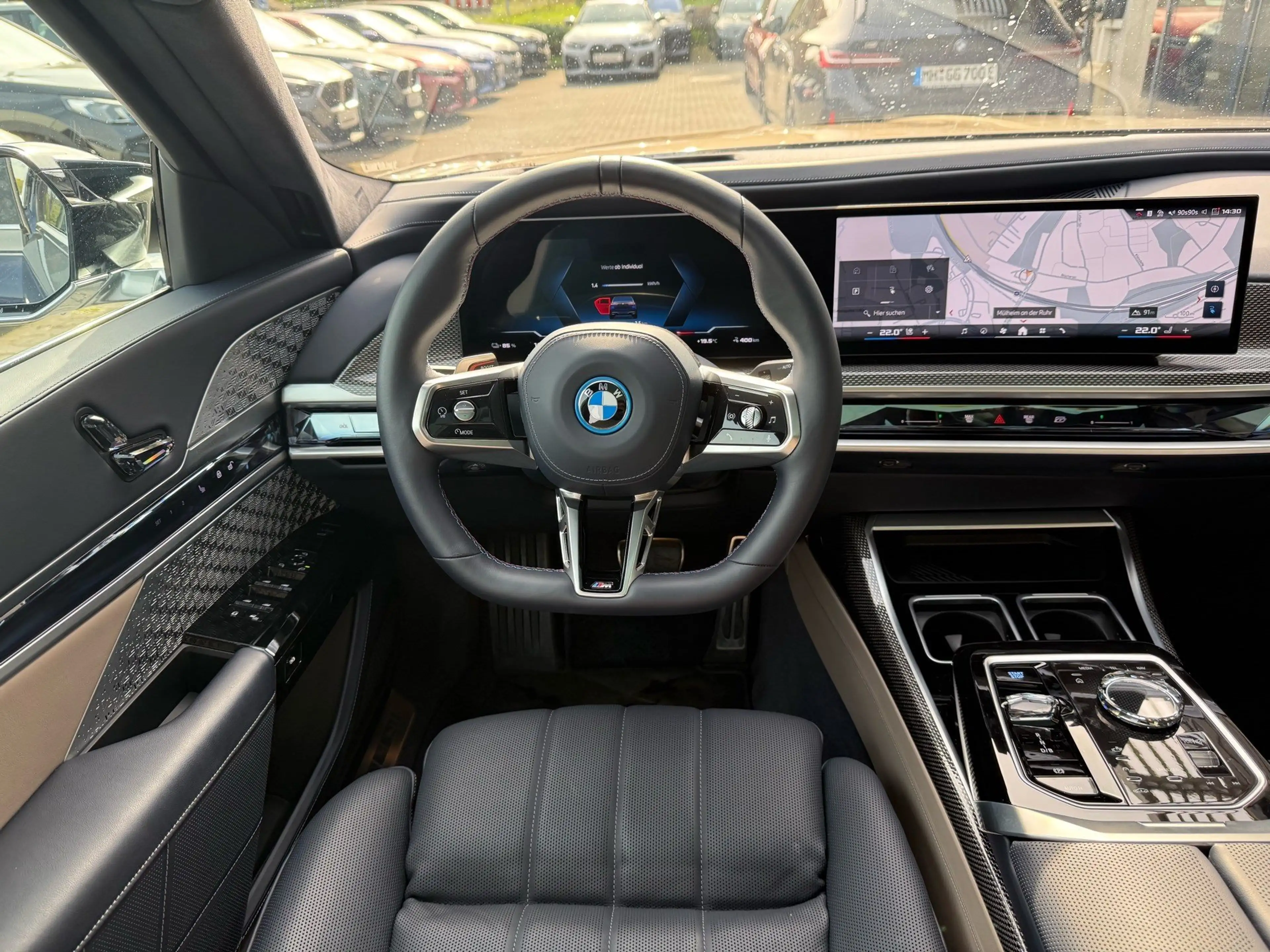 BMW i7 M70 xDrive //ExecutiveLoungeSeating TwoTone — photo 10