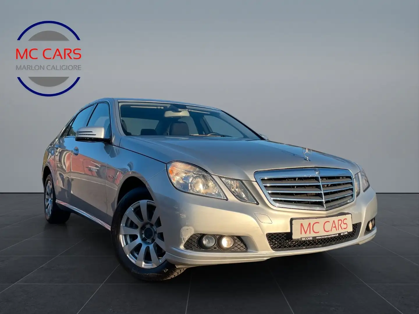 Mercedes-Benz E 200 CGI BlueEfficiency/2.Hand Silber - 1