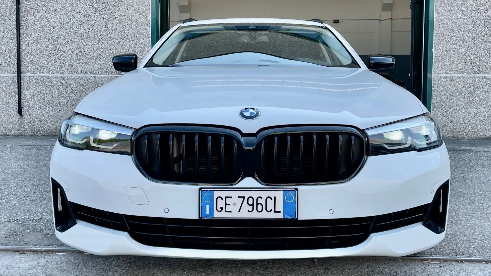 BMW 520 520d 48V Touring Sport Full LED Bianco - 2