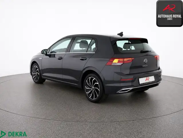 Volkswagen Golf view 3