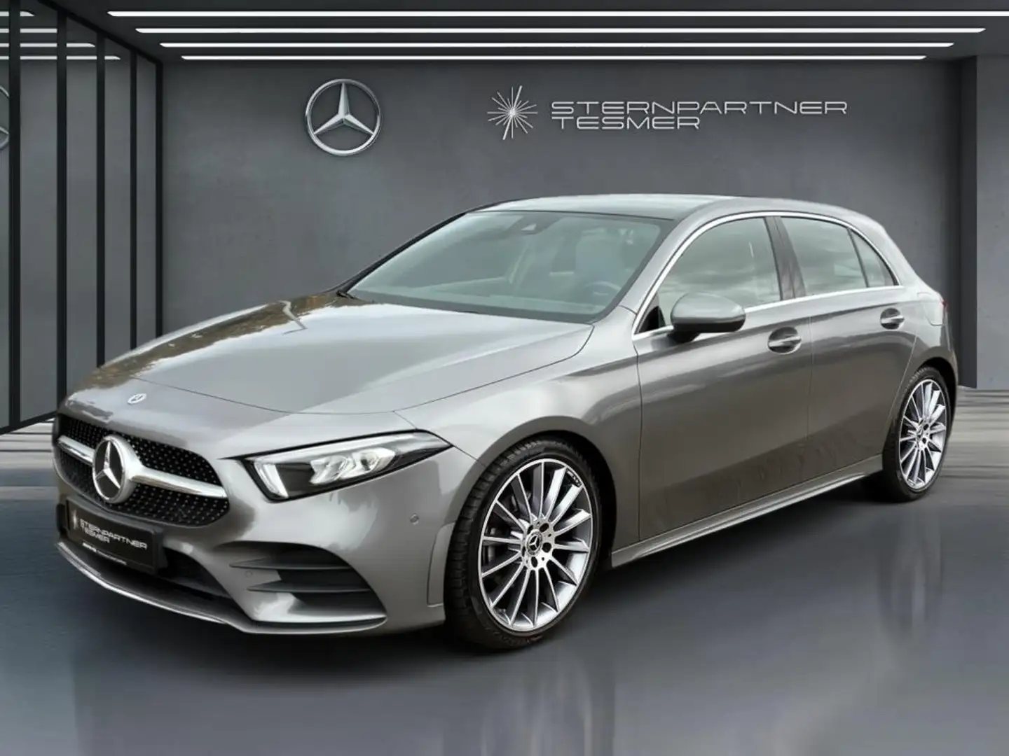 Mercedes-Benz A 180 d AMG Pano Kamera Ambiente SitzHz MBUX Gris - 1