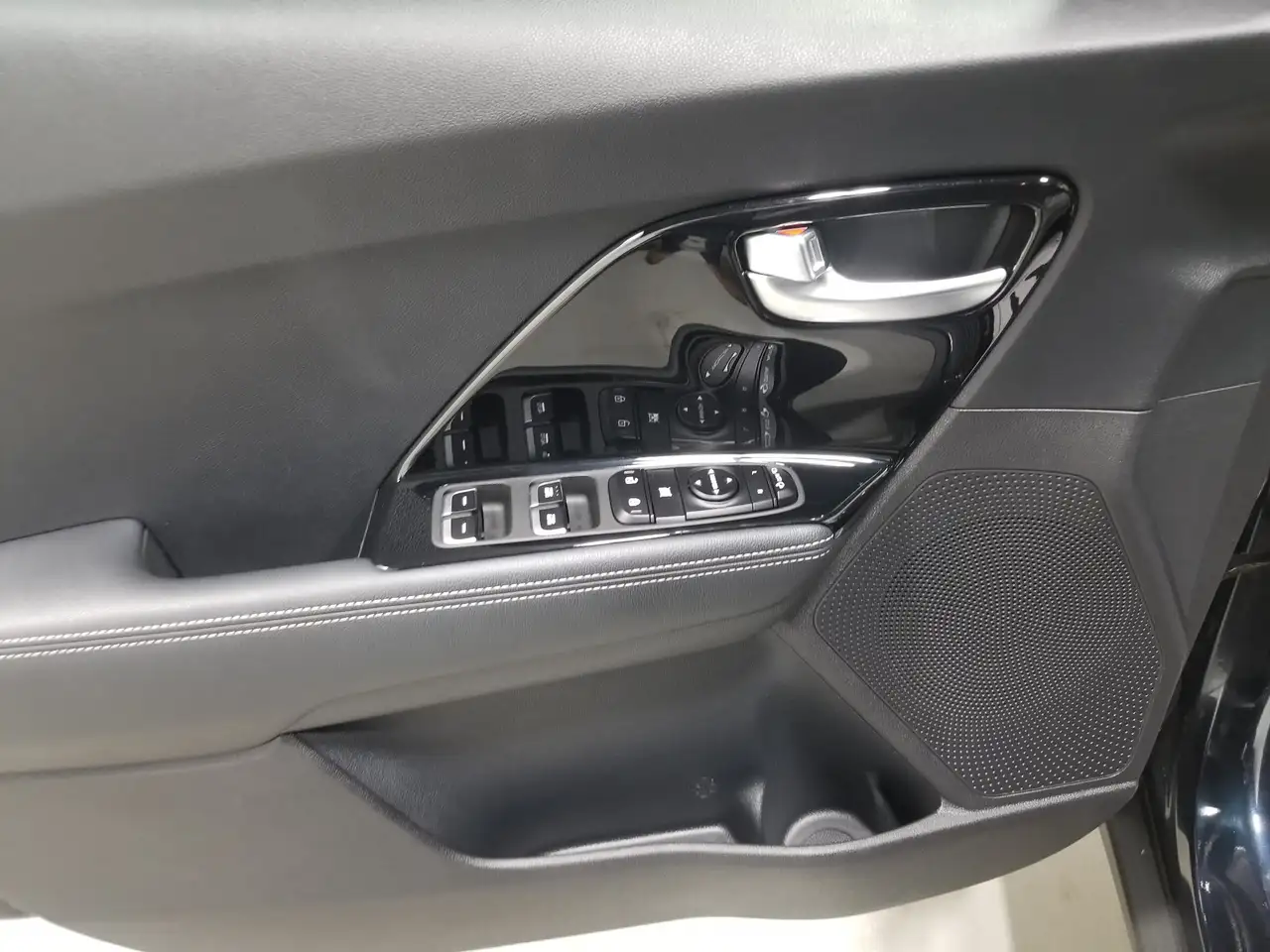 Kia Niro снимка Kia Niro