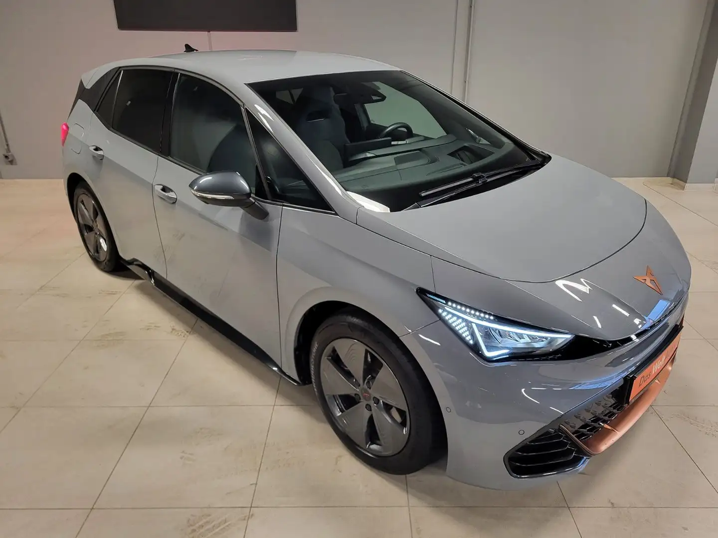 CUPRA Born 150 kW / 58 kWh *HeatPump*HeadUp*Navi*SHZ* Grau - 1