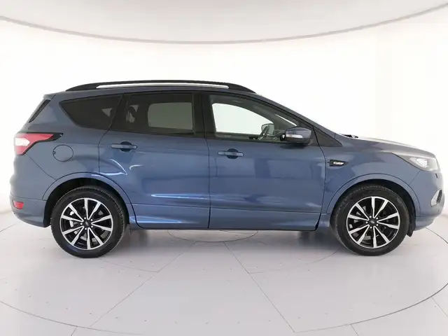 Ford Kuga view 3