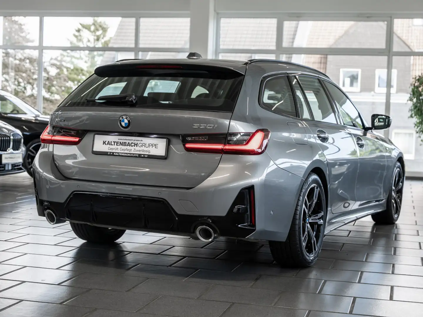 BMW 330 i Touring xDrive M-Sport FACEL. LED ACC Gris - 2
