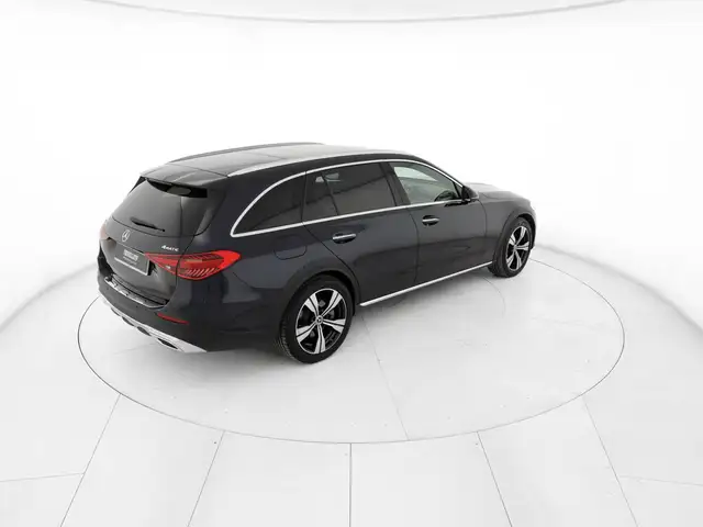 Mercedes-Benz C-Class view 4