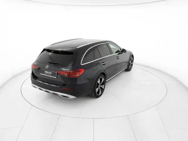 Mercedes-Benz C-Class view 3
