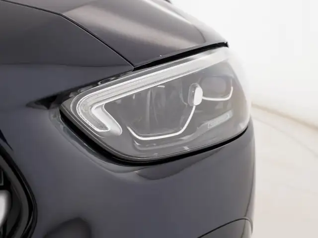 Mercedes-Benz C-Class view 8