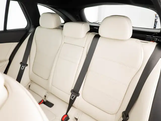 Mercedes-Benz C-Class view 14