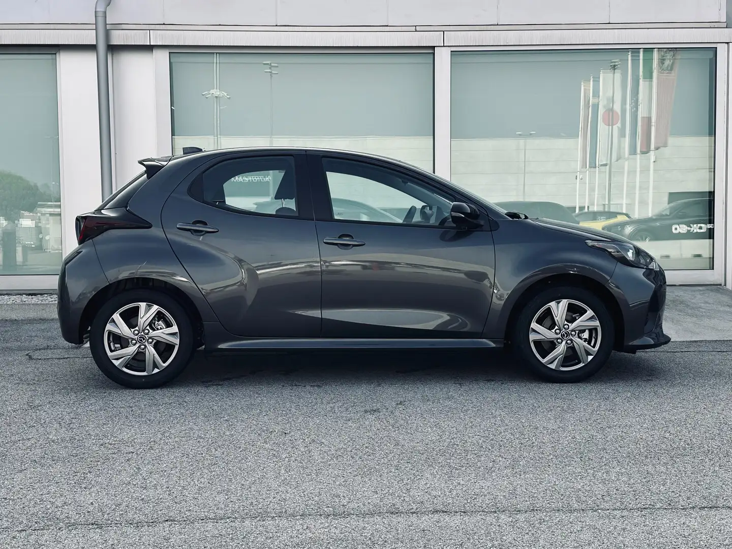 Mazda 2 1.5 vvt full hybrid electric Exclusive Line Grigio - 2
