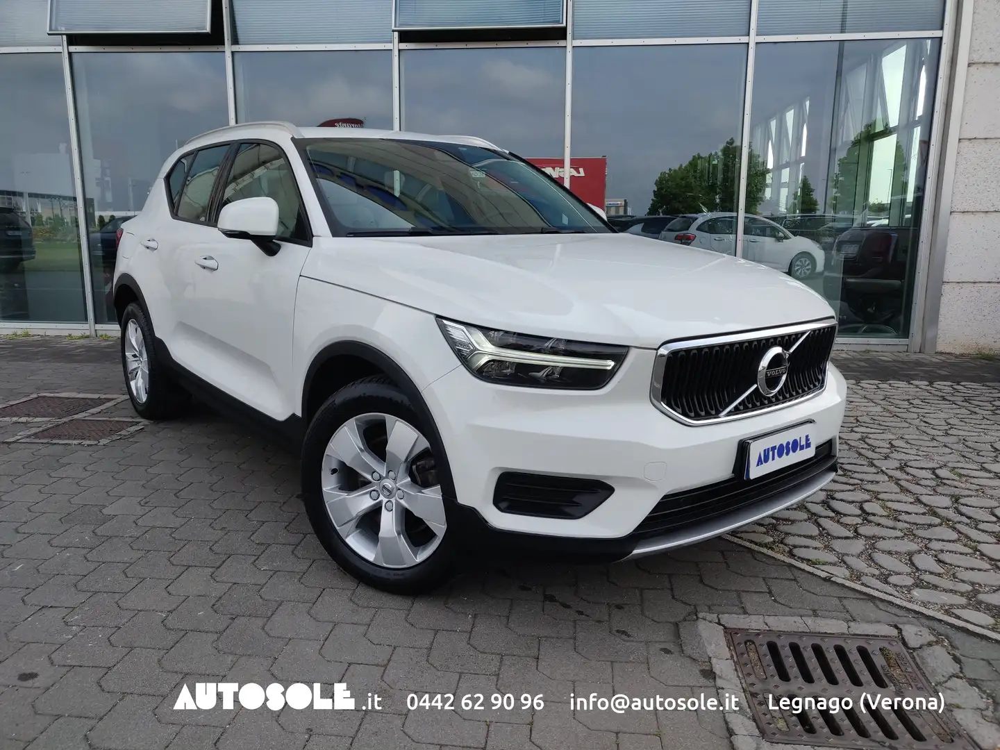 Volvo XC40 2.0 D3 Business AWD Automatica Bianco - 1