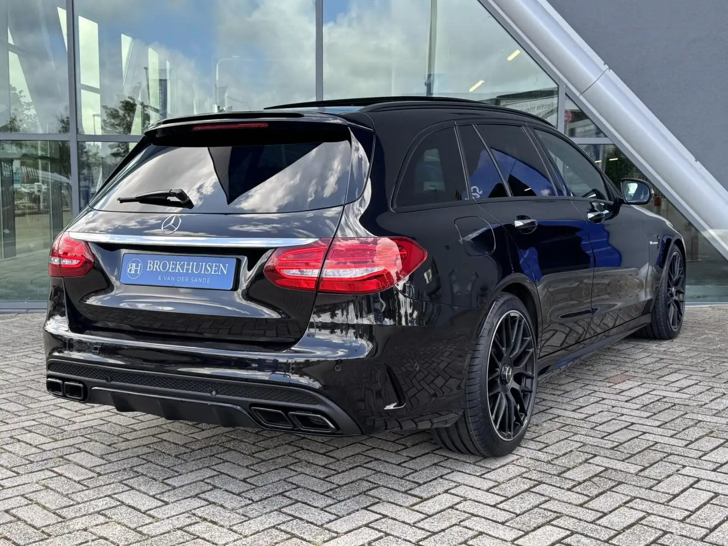 Mercedes-Benz C 63 AMG Estate V8 Biturbo S 510pk Panoramadak / 360 Camera Zwart - 2