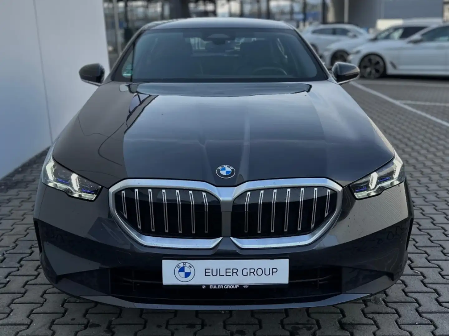 BMW 520 iA Limousine Navi Digitales Cockpit LED ACC Mehrzo Grijs - 2