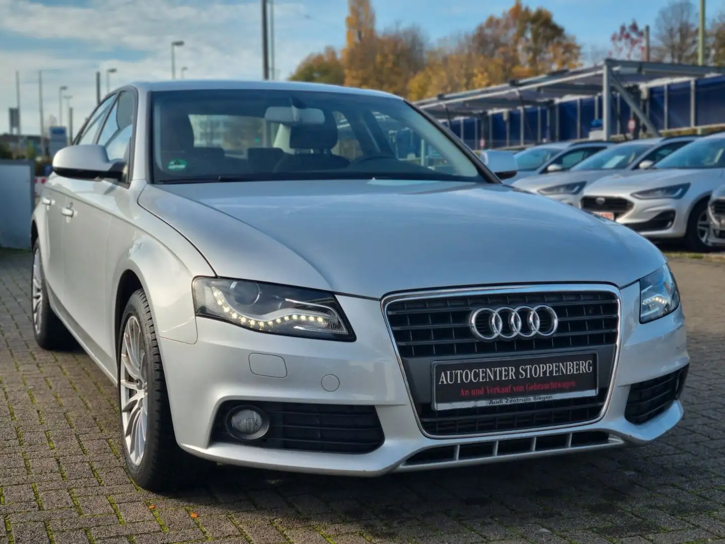 Audi A4 Ambition Automatik/2.Hand/PDC/Klima/Garantie+ Silber - 1