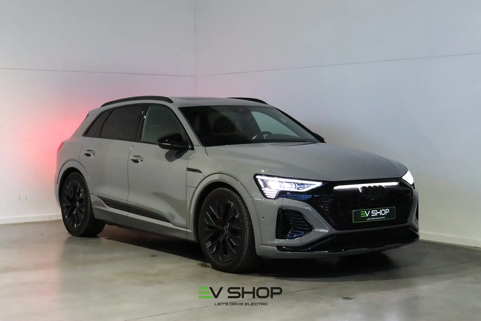 Audi Q8 e-tron 55 -Int. S line - Pano - 360°- B&O - 96.2 % SoH Gris - 1