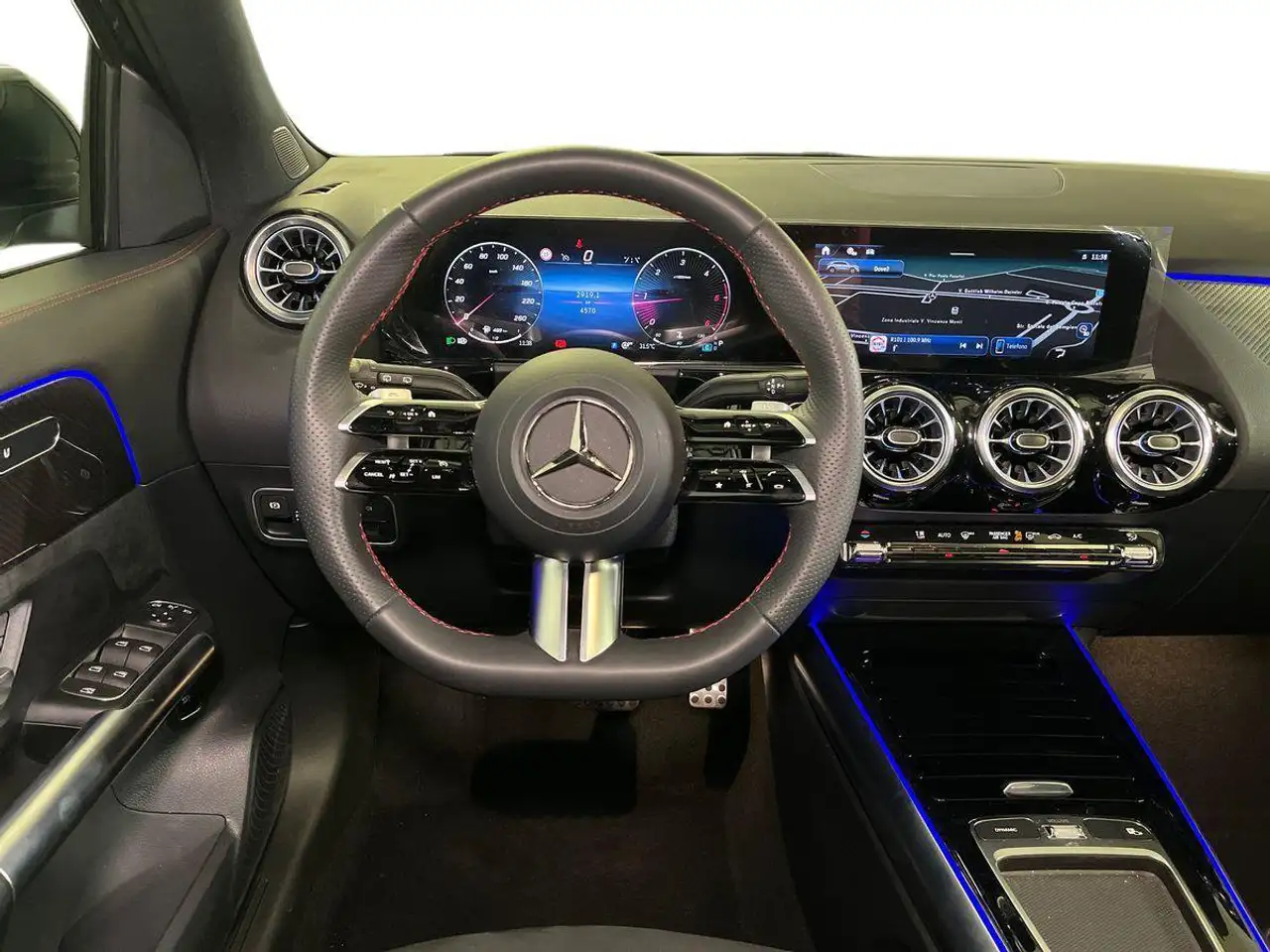 Mercedes-Benz GLA 2026 — фото 11