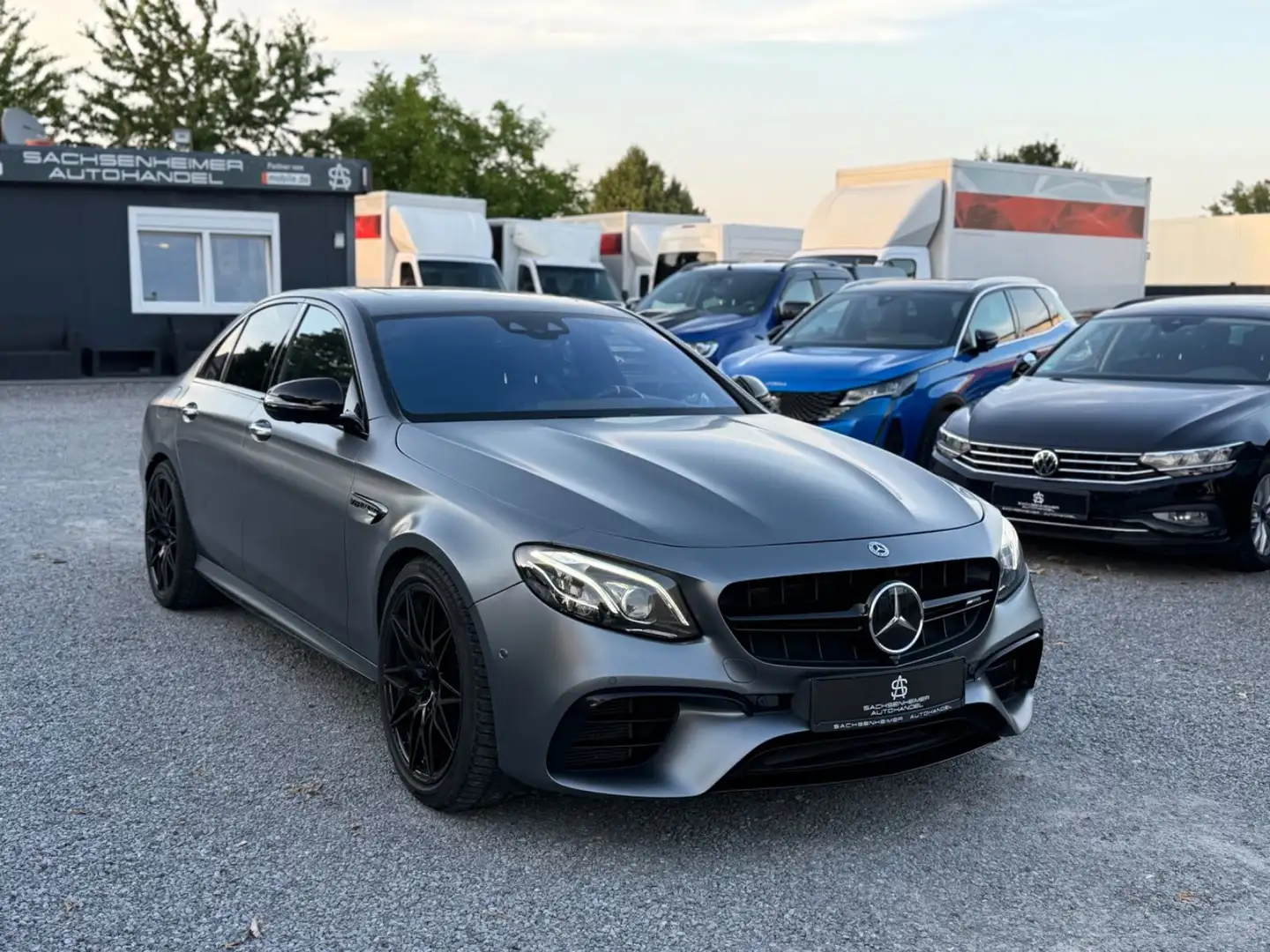 Mercedes-Benz E 63 AMG 4Matic+ Grau - 1