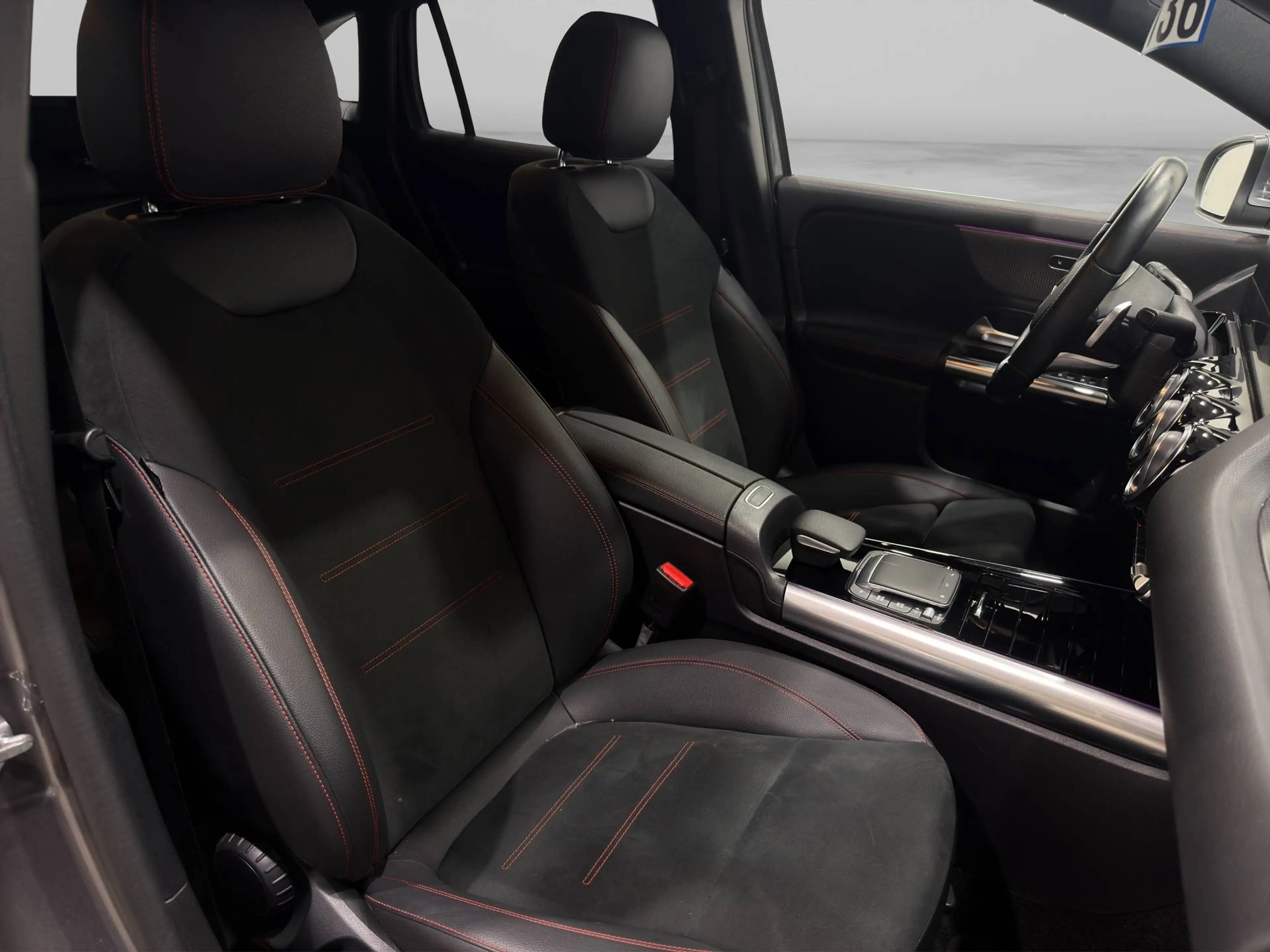 Mercedes-Benz EQA 300 300 AMG LINE 4 MATIC ***LEATHER*CAMERA*LED LIGHTING*** — photo 11