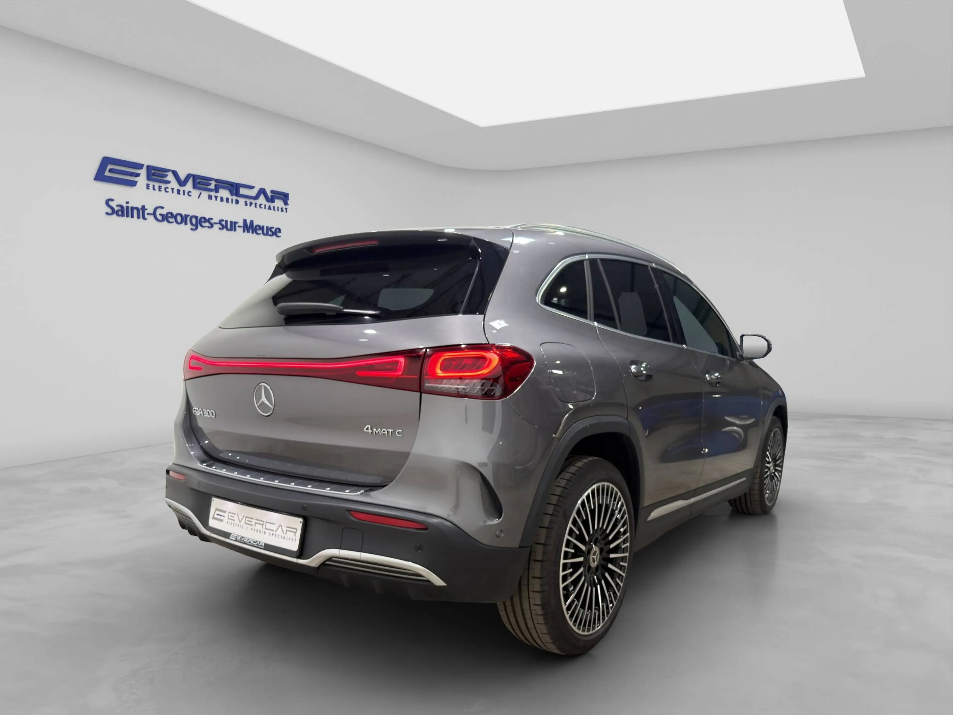 Mercedes-Benz EQA 300 300 AMG LINE 4 MATIC ***LEATHER*CAMERA*LED LIGHTING*** — photo 4