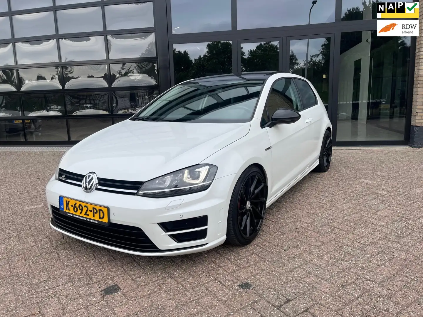 Volkswagen Golf 1.2 TSI Trend, R-Line uitgevoerd, Panodak, Navi Wit - 1