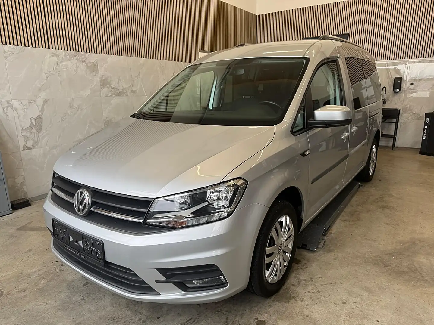 Volkswagen Caddy Kombi Maxi Comfortline 7 Sitze 2,0 TDI, NAVI, F... Silber - 2