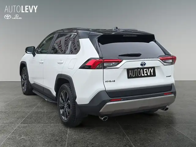 Toyota RAV4 view 4