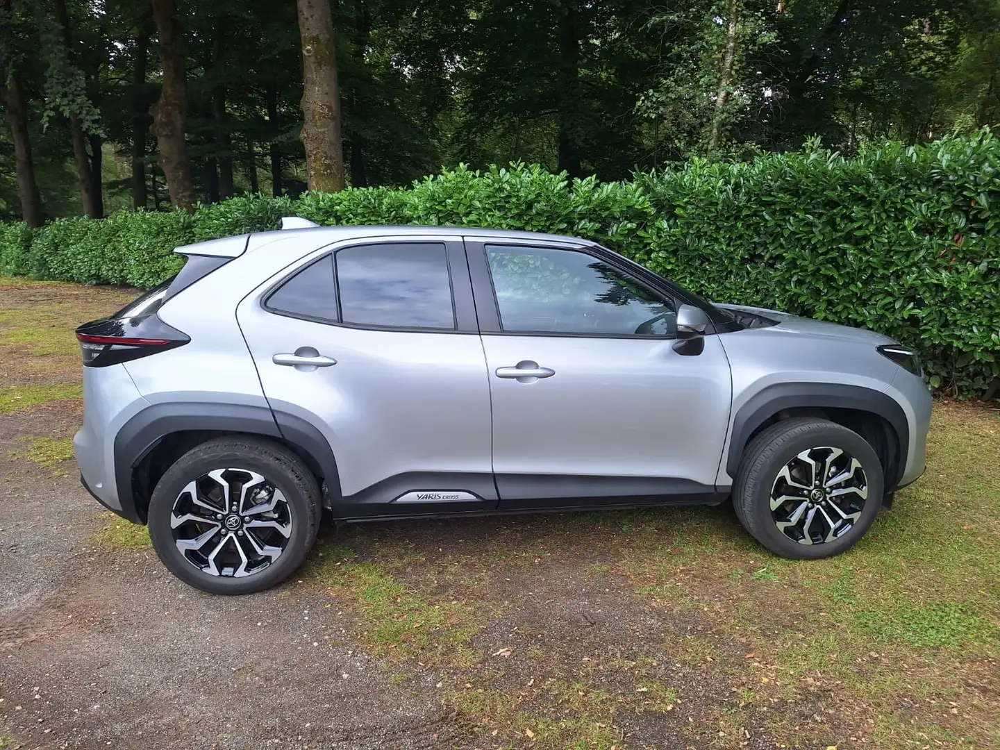Toyota Yaris Cross 1.5 Hybrid Dynamic Stuur- en Stoelverwarming Grijs - 1
