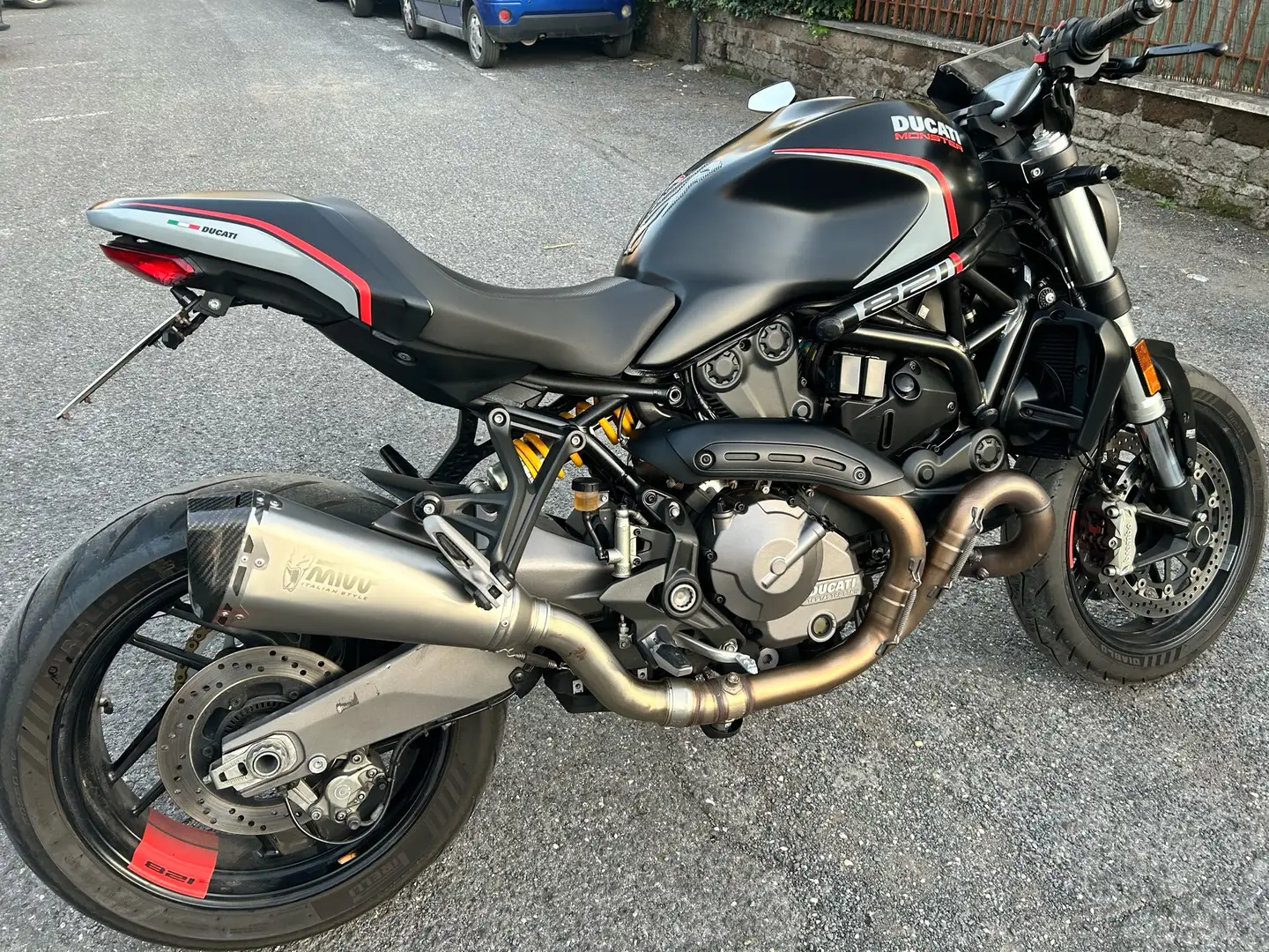 Ducati Monster 821 stealth Negro - 1