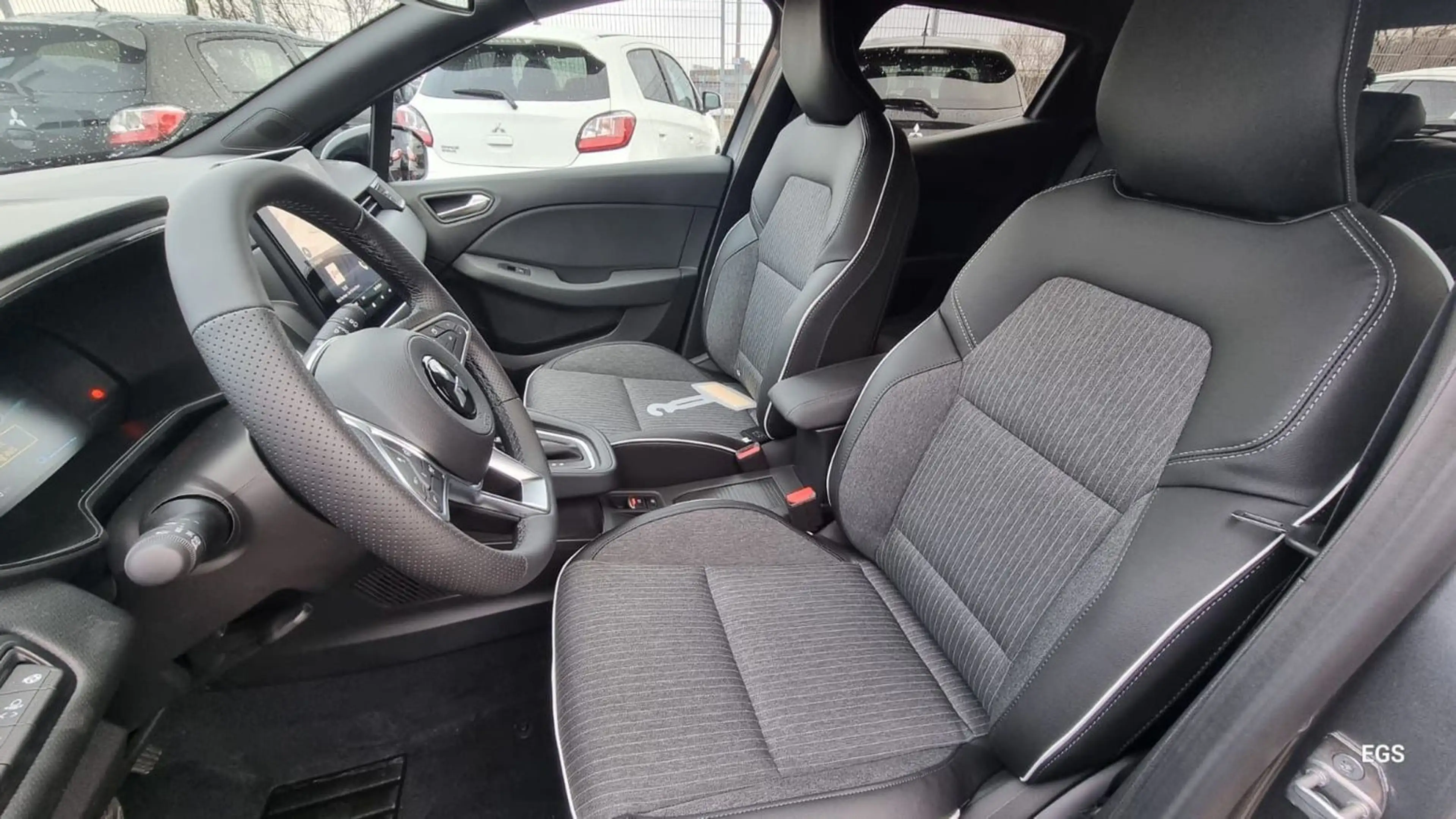 Mitsubishi Colt Hybrid Edition 1.6L *CARPLAY*KAMERA*SHZ*NAVI*PDC* — photo 9