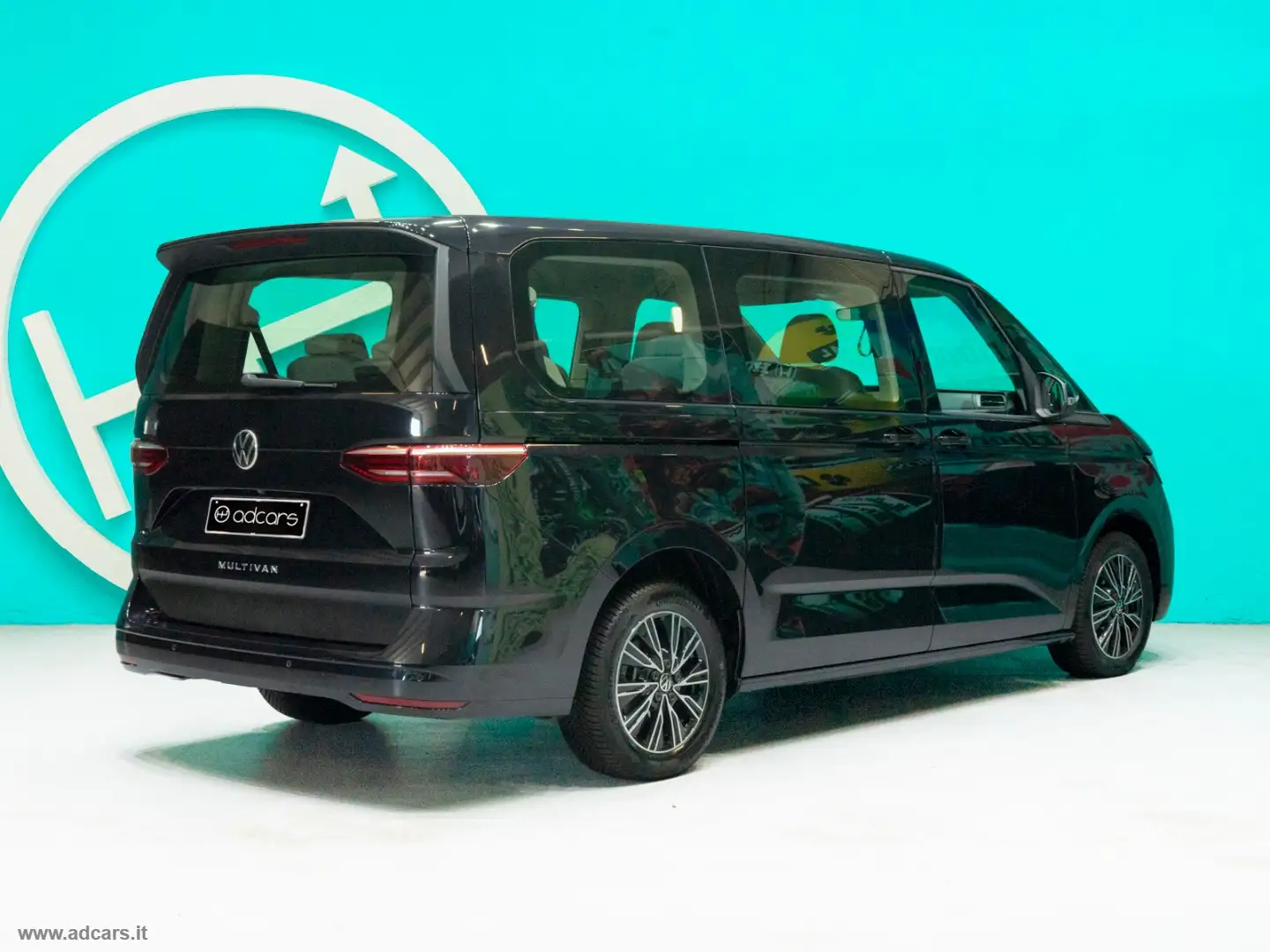 Volkswagen T7 Multivan 2.0 TDI 150CV DSG Life Lungo 7 POSTI PASSO LUNGO Schwarz - 2