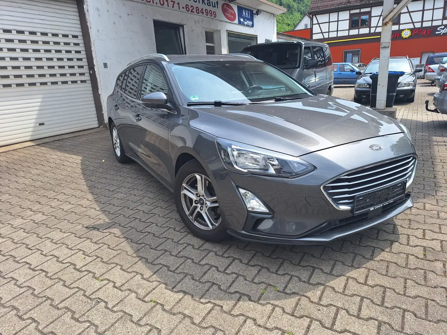 Ford Focus Cool & Connect Grau - 2