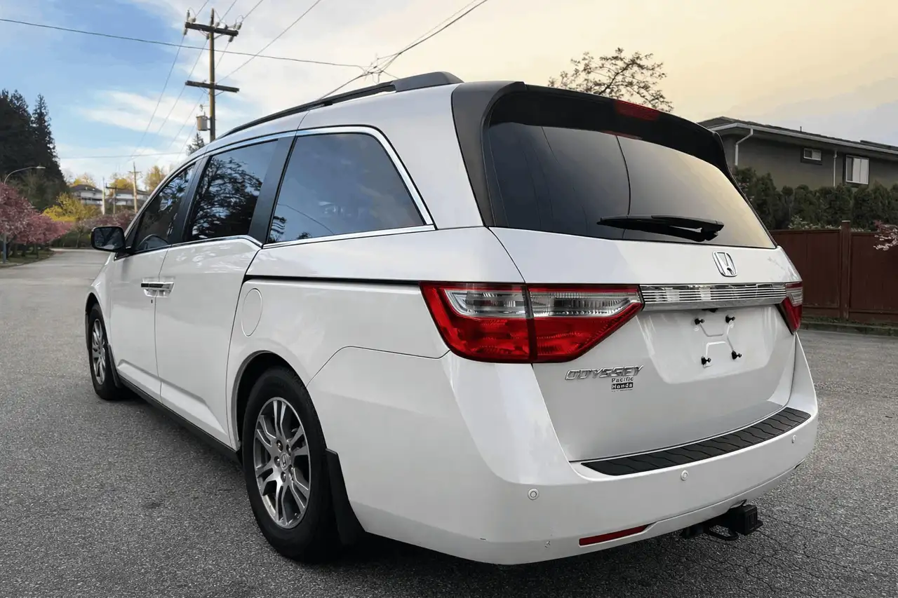 Honda Odyssey снимка Honda Odyssey