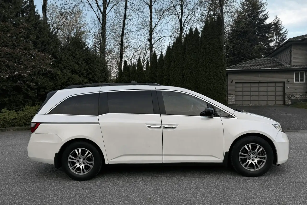 Honda Odyssey снимка Honda Odyssey