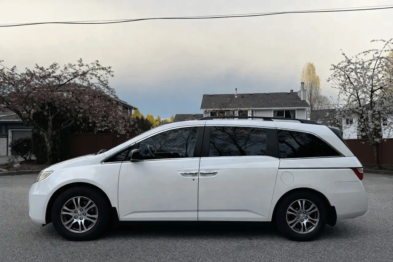 Honda Odyssey снимка Honda Odyssey