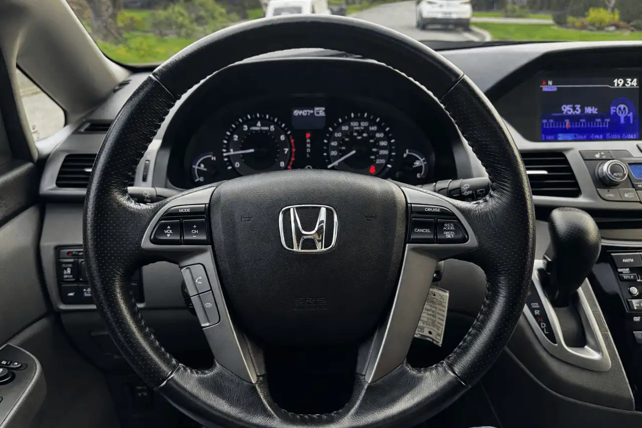 Honda Odyssey снимка Honda Odyssey