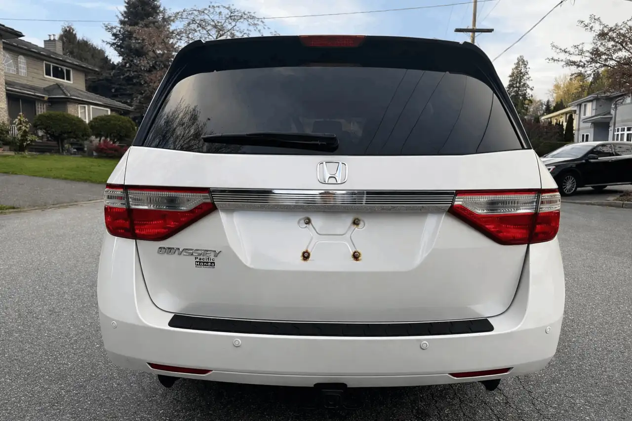 Honda Odyssey снимка Honda Odyssey