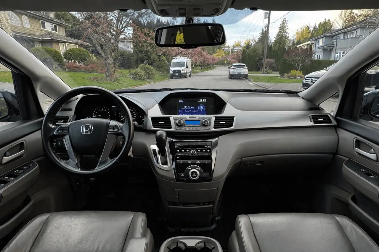 Honda Odyssey снимка Honda Odyssey