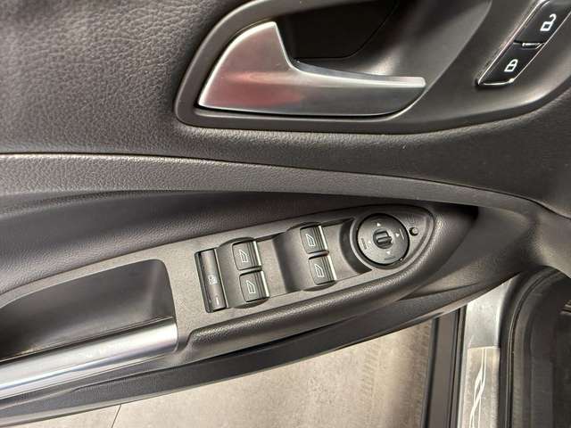 Ford Kuga — photo 16