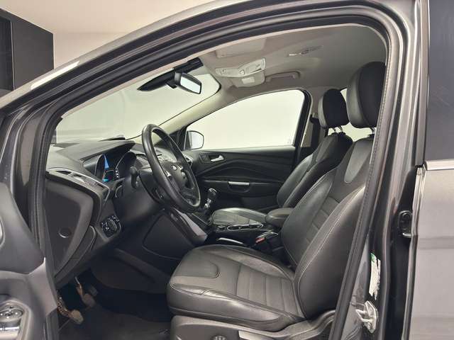 Ford Kuga — photo 11