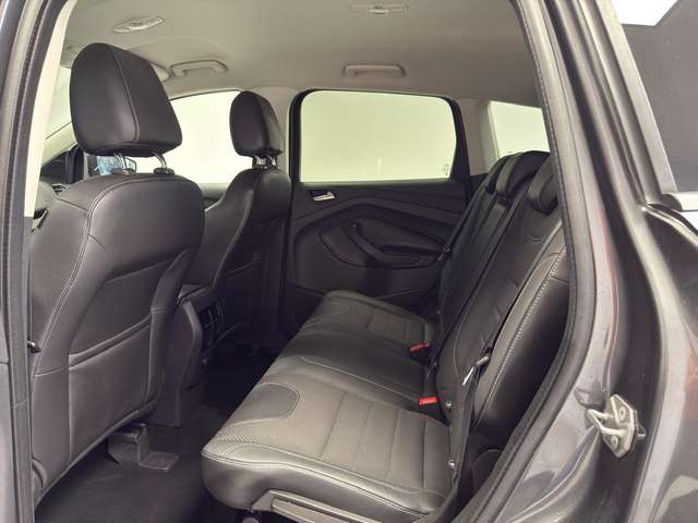 Ford Kuga — photo 15