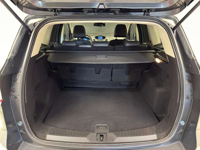 Ford Kuga — photo 17