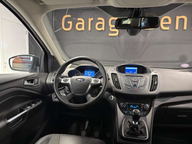 Ford Kuga — photo 10