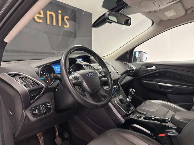 Ford Kuga — photo 14