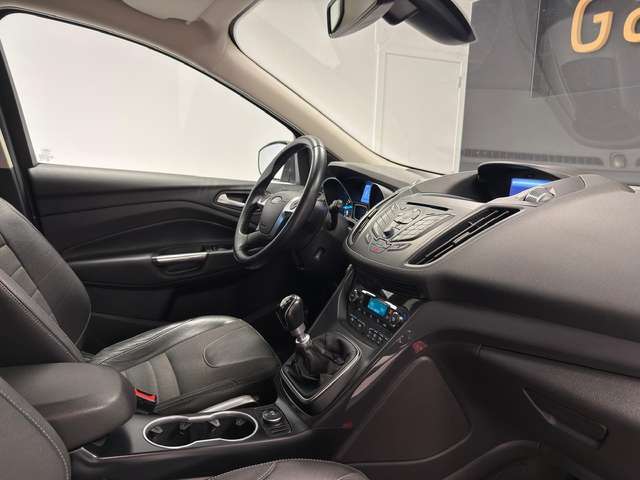 Ford Kuga — photo 13