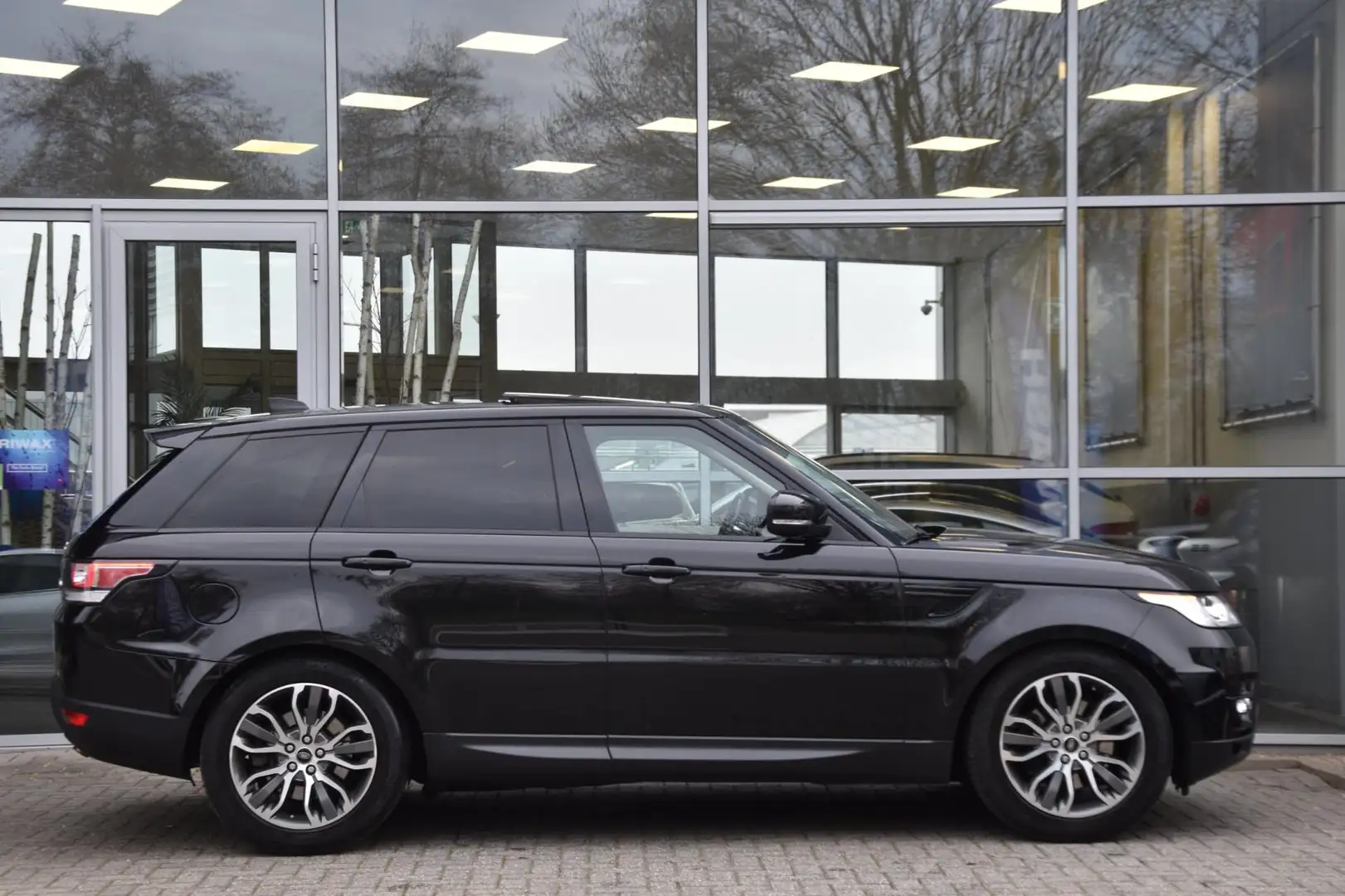 Land Rover Range Rover Sport SD4 HSE SOFT-CLOSE PANO.DAK CAMERA LED Zwart - 2