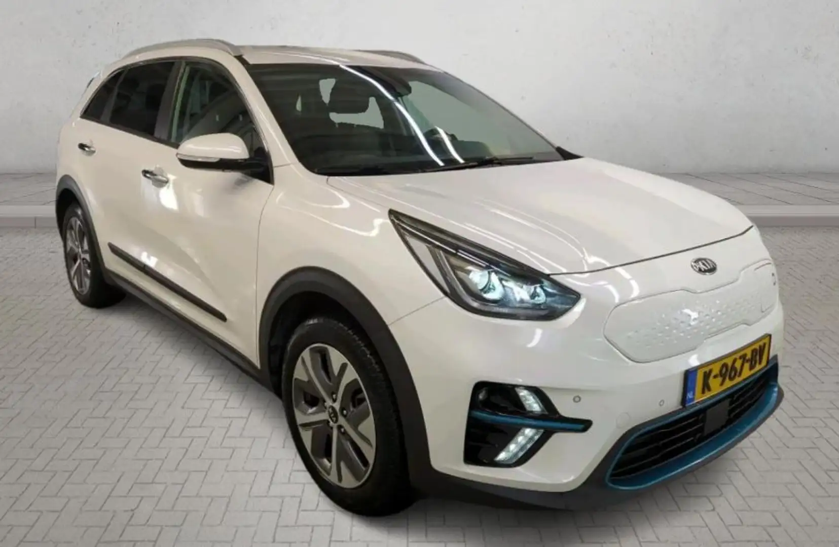 Kia e-Niro ExecutiveLine 64 kWh / Trekhaak / Leder / Xenon / Alb - 2