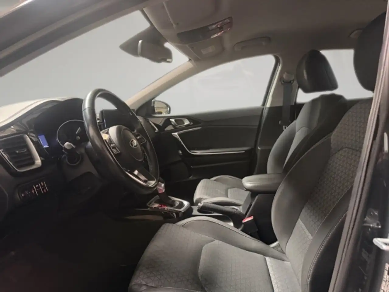 Kia Ceed 1.4 T-GDI DCT VISION NAVI,KAMERA,CARPLAY, миниатюра 7