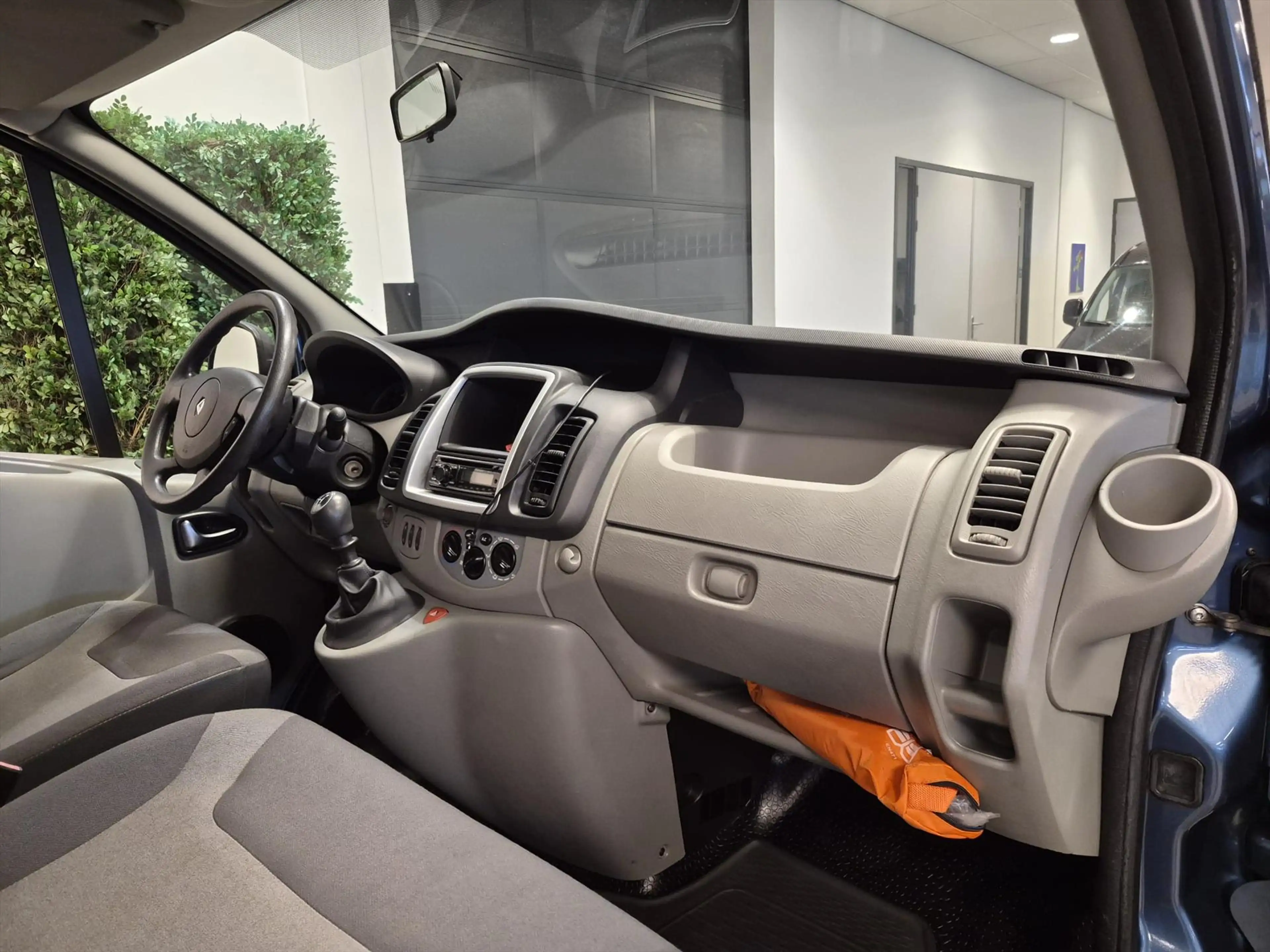 Renault Trafic L1H2 Rolstoelbus (airco) 5+1 — photo 15